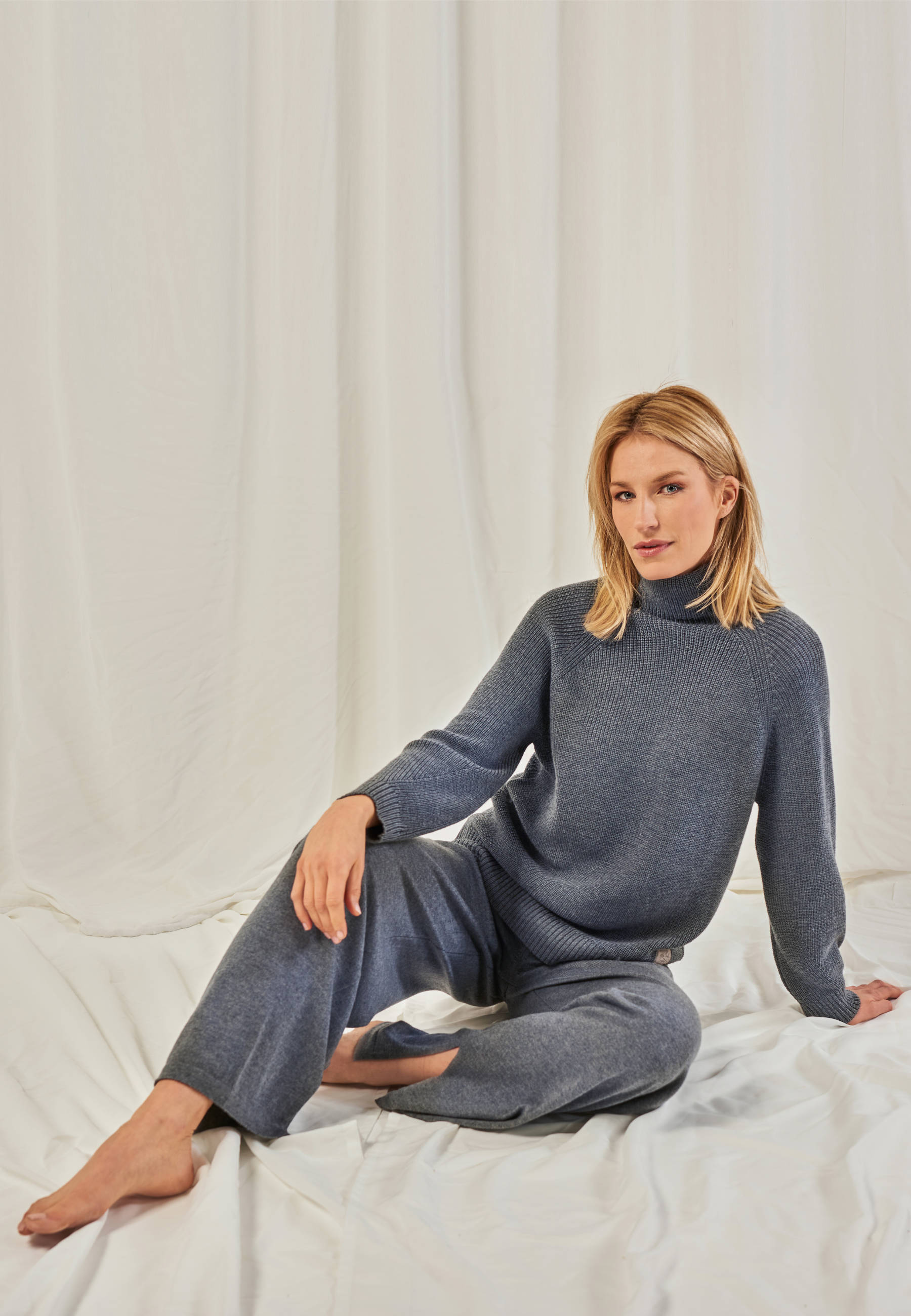 PULLOVER EVE - Stylisher Mock Neck Pullover