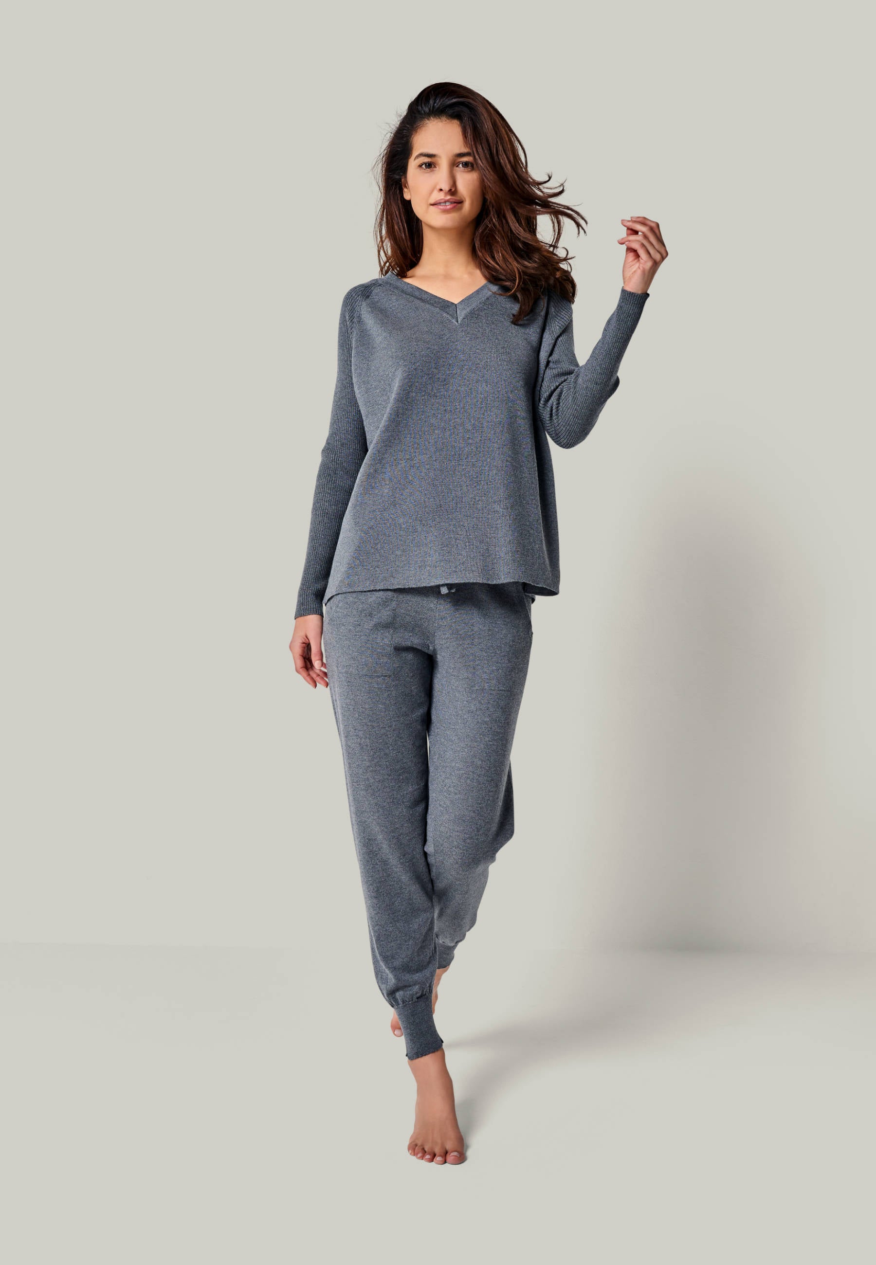 PULLOVER DORINA - Merino sweater with V-neck