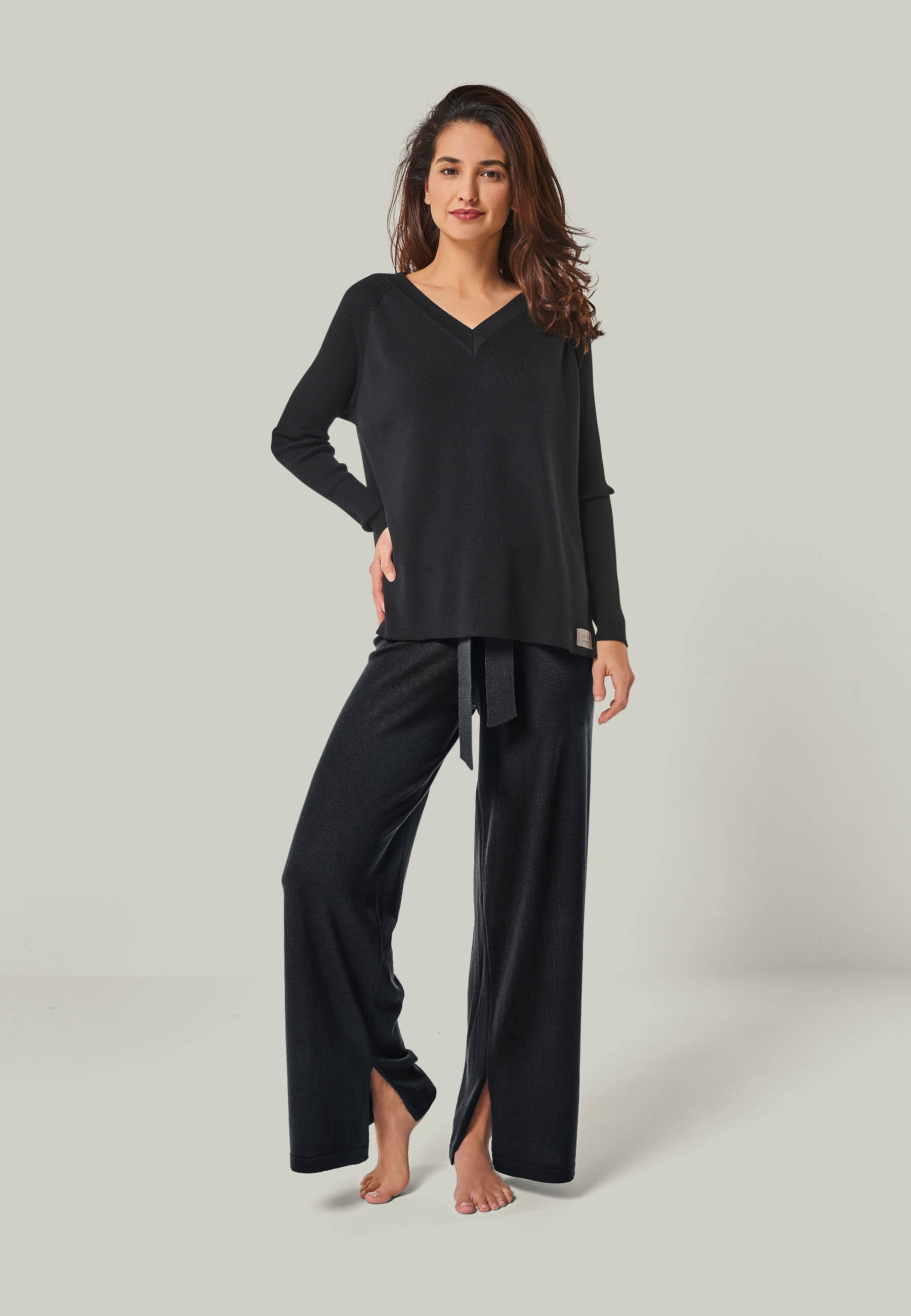 PULLOVER DORINA - Merino sweater with V-neck