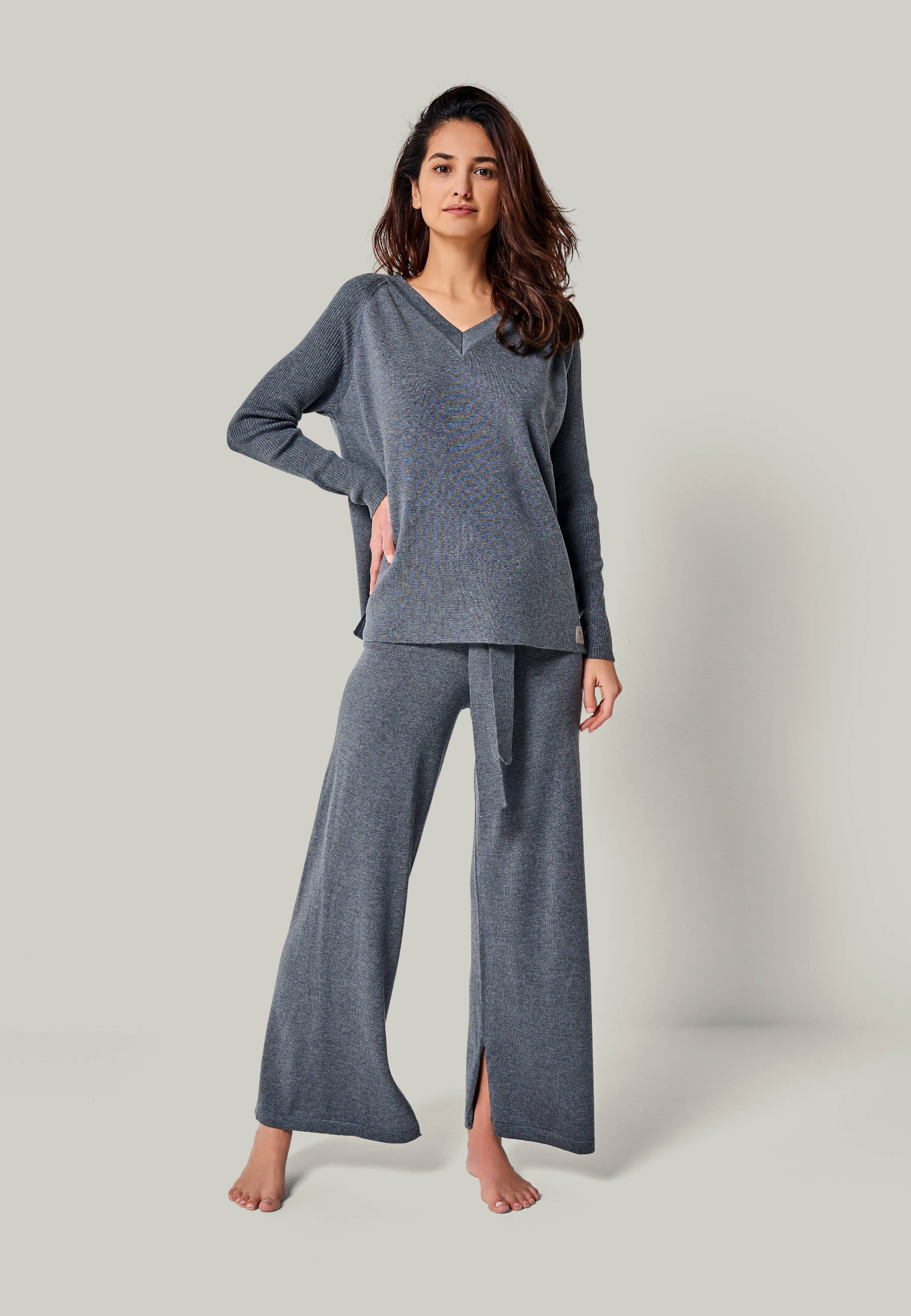 PULLOVER DORINA - Merino Pullover mit V-Ausschnitt
