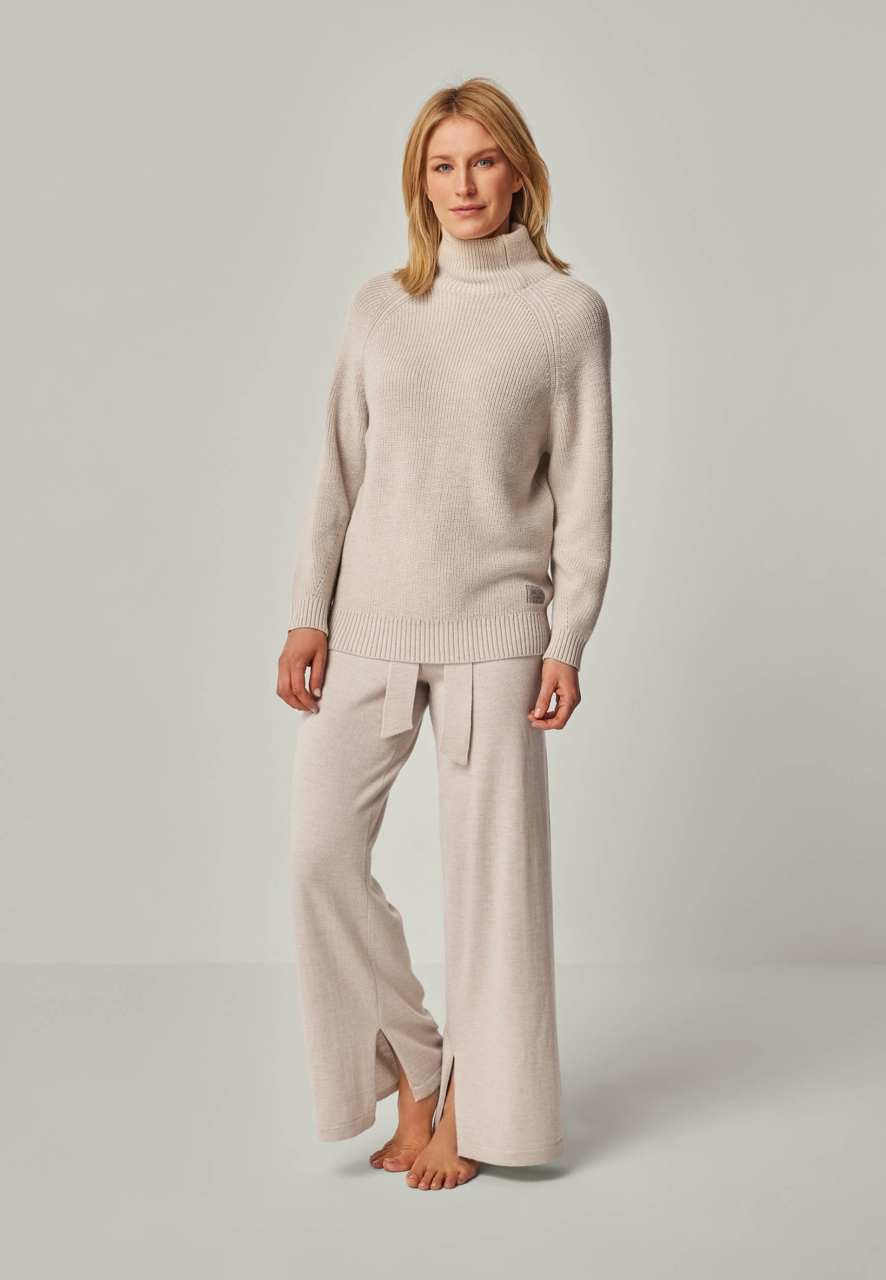 PULLOVER EVE - Stylish mock neck sweater