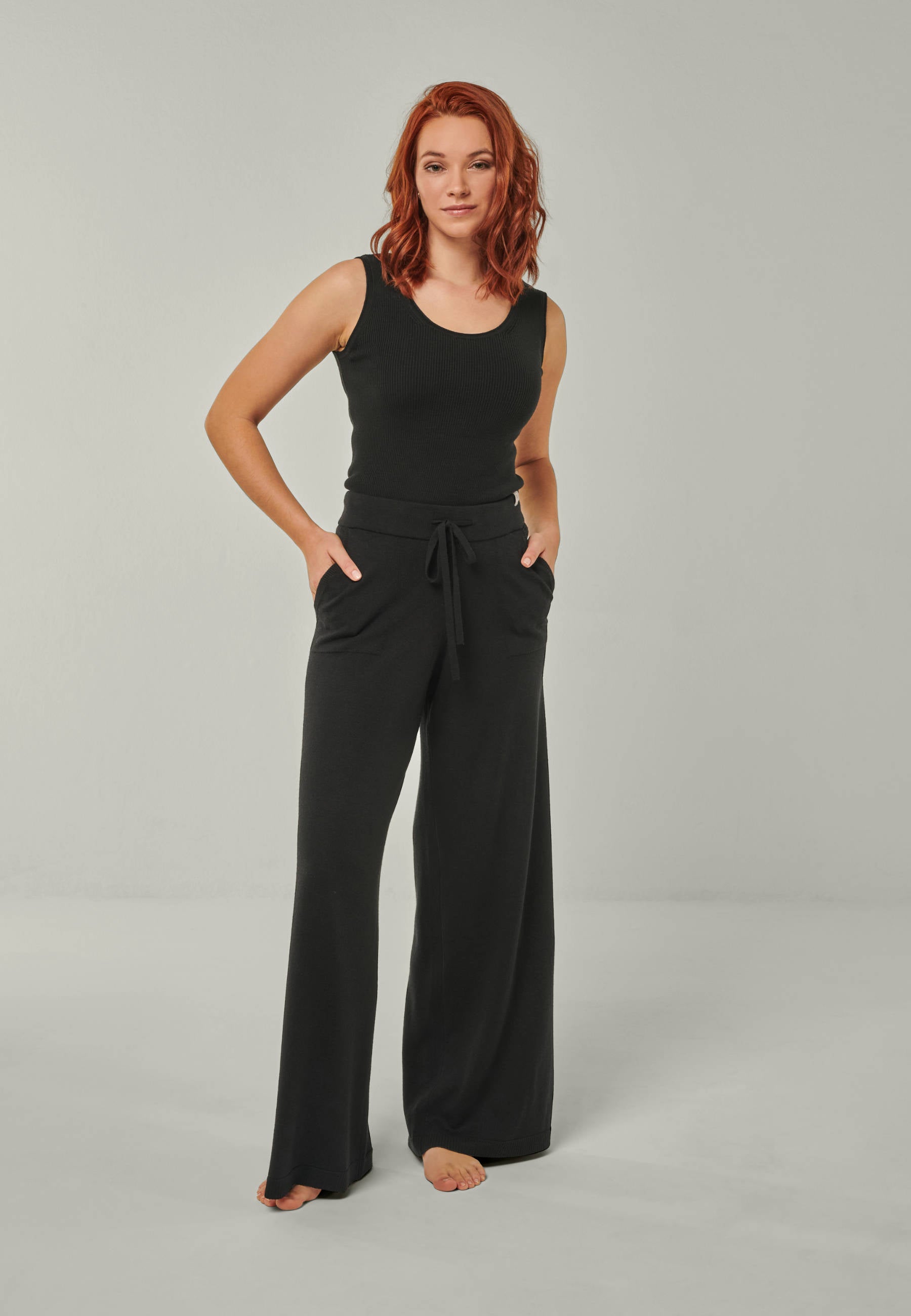 PANTS FRIDA - Weite Strickhose mit Taschen