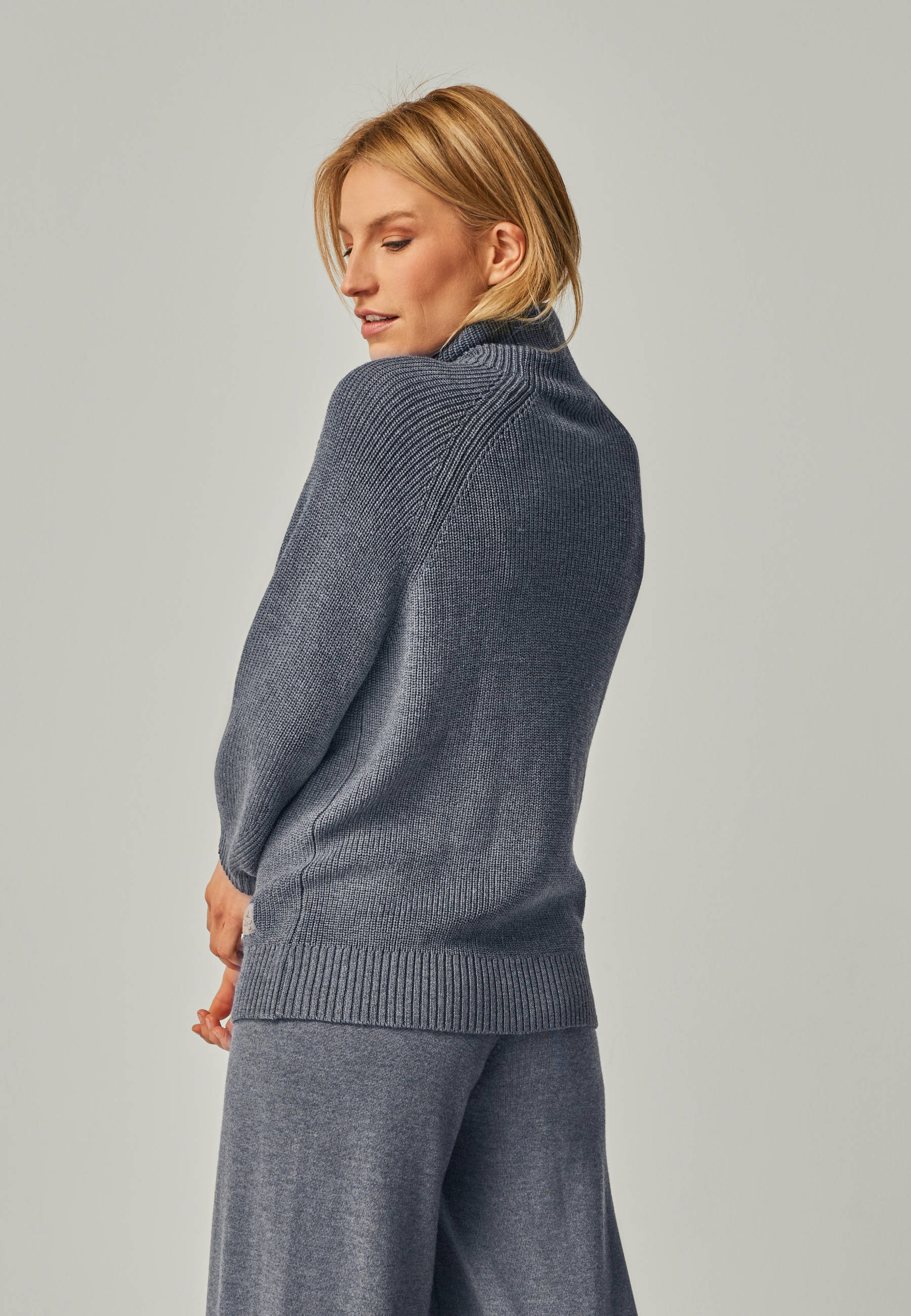 PULLOVER EVE - Stylish mock neck sweater