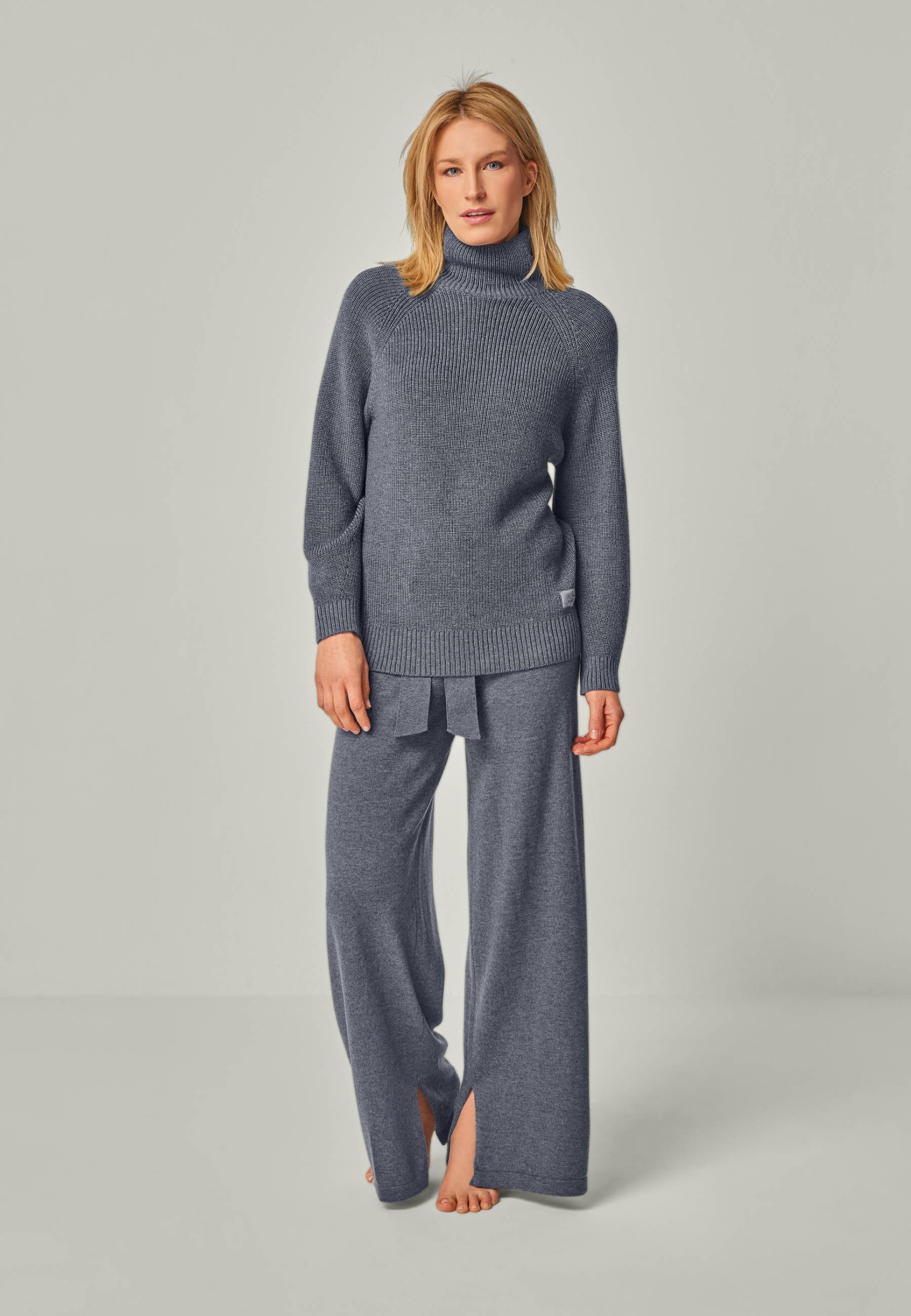 PULLOVER EVE - Stylish mock neck sweater