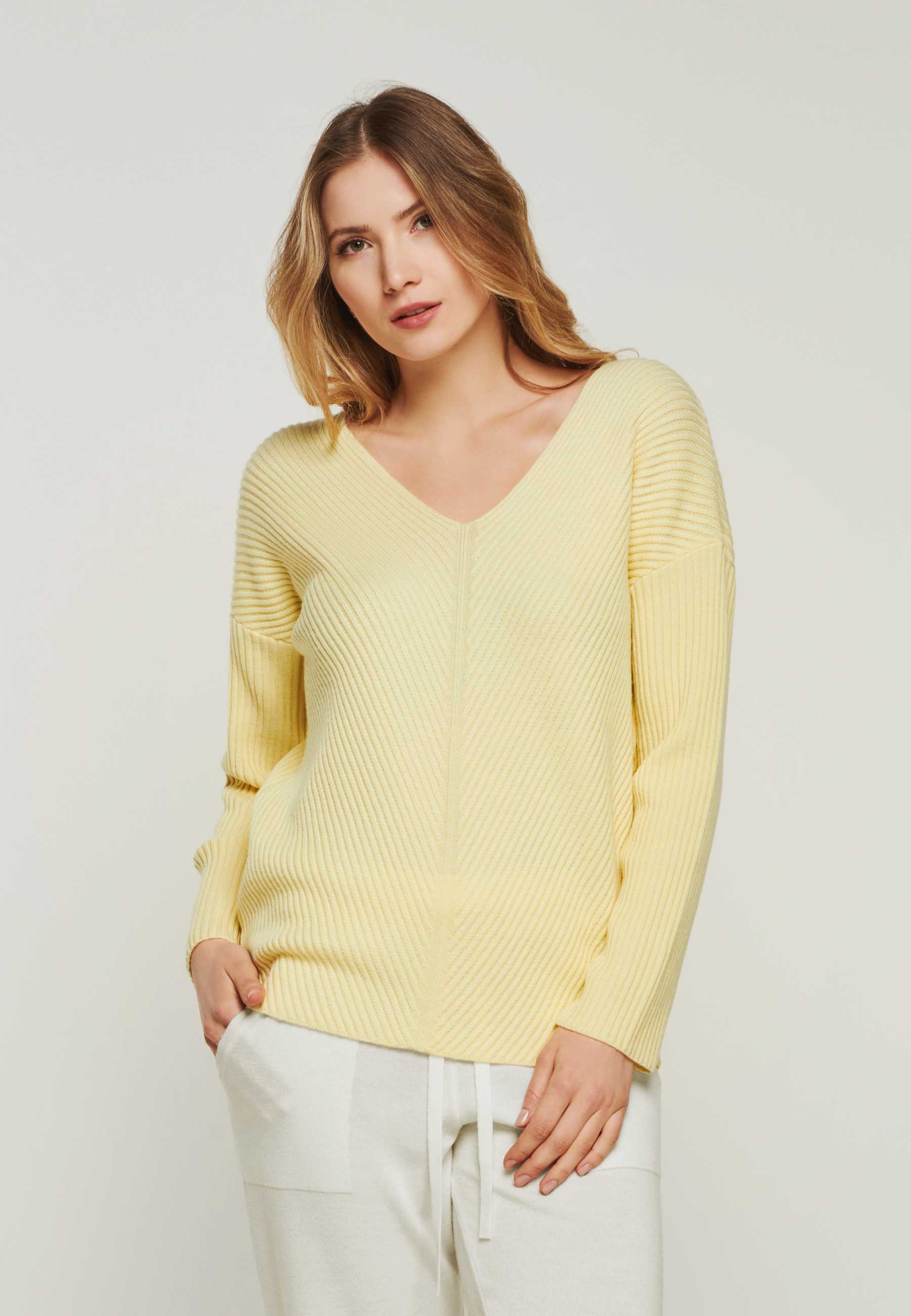 #farbe_lemonsorbet|#colour_lemonsorbet      Zitronengelber Merino-Strick-Pullover BLOSSOM aus der Loungewear-Kollektion von YOU LOOK PERFECT
